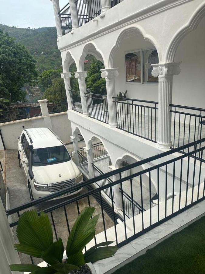 After 5 Apartment 3 2 Spacious En-Suite Bedrooms Freetown Exterior photo